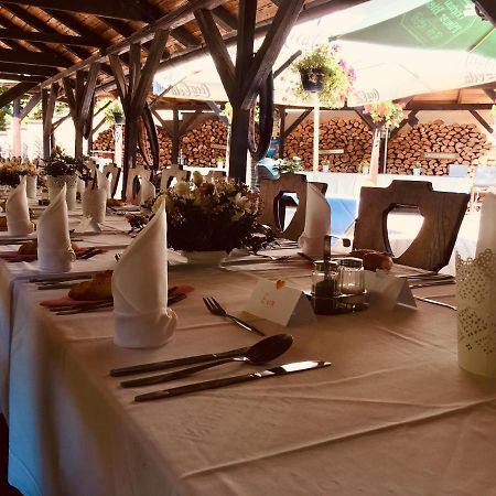 Restaurant A Penzion Pod Draci Skalou Karlstejn Luaran gambar