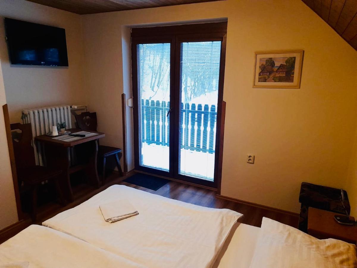 Restaurant A Penzion Pod Draci Skalou Karlstejn Luaran gambar