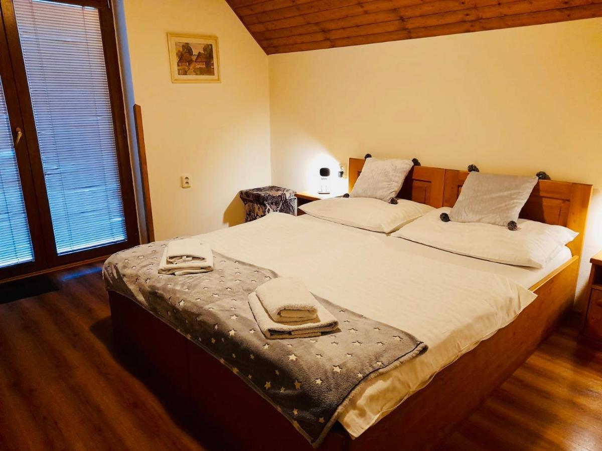 Restaurant A Penzion Pod Draci Skalou Karlstejn Luaran gambar
