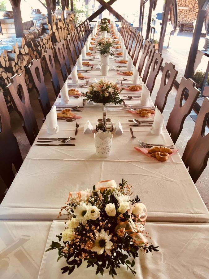 Restaurant A Penzion Pod Draci Skalou Karlstejn Luaran gambar