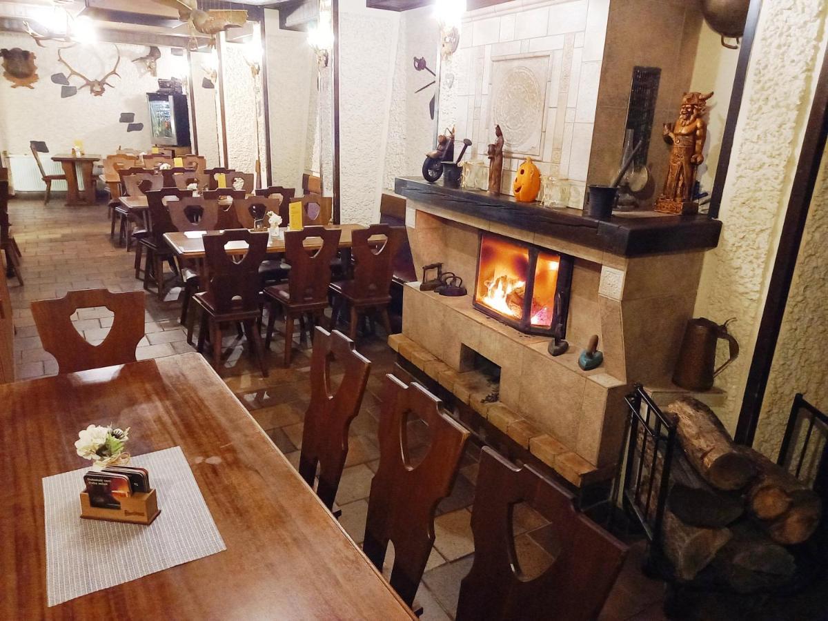 Restaurant A Penzion Pod Draci Skalou Karlstejn Luaran gambar