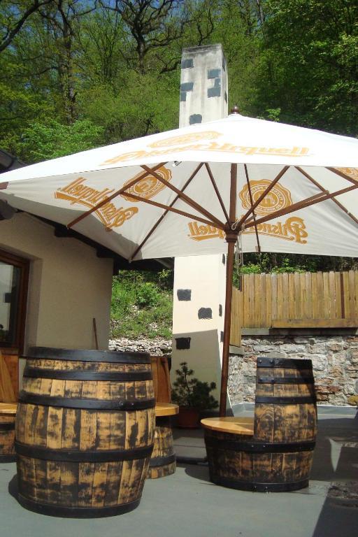 Restaurant A Penzion Pod Draci Skalou Karlstejn Bilik gambar